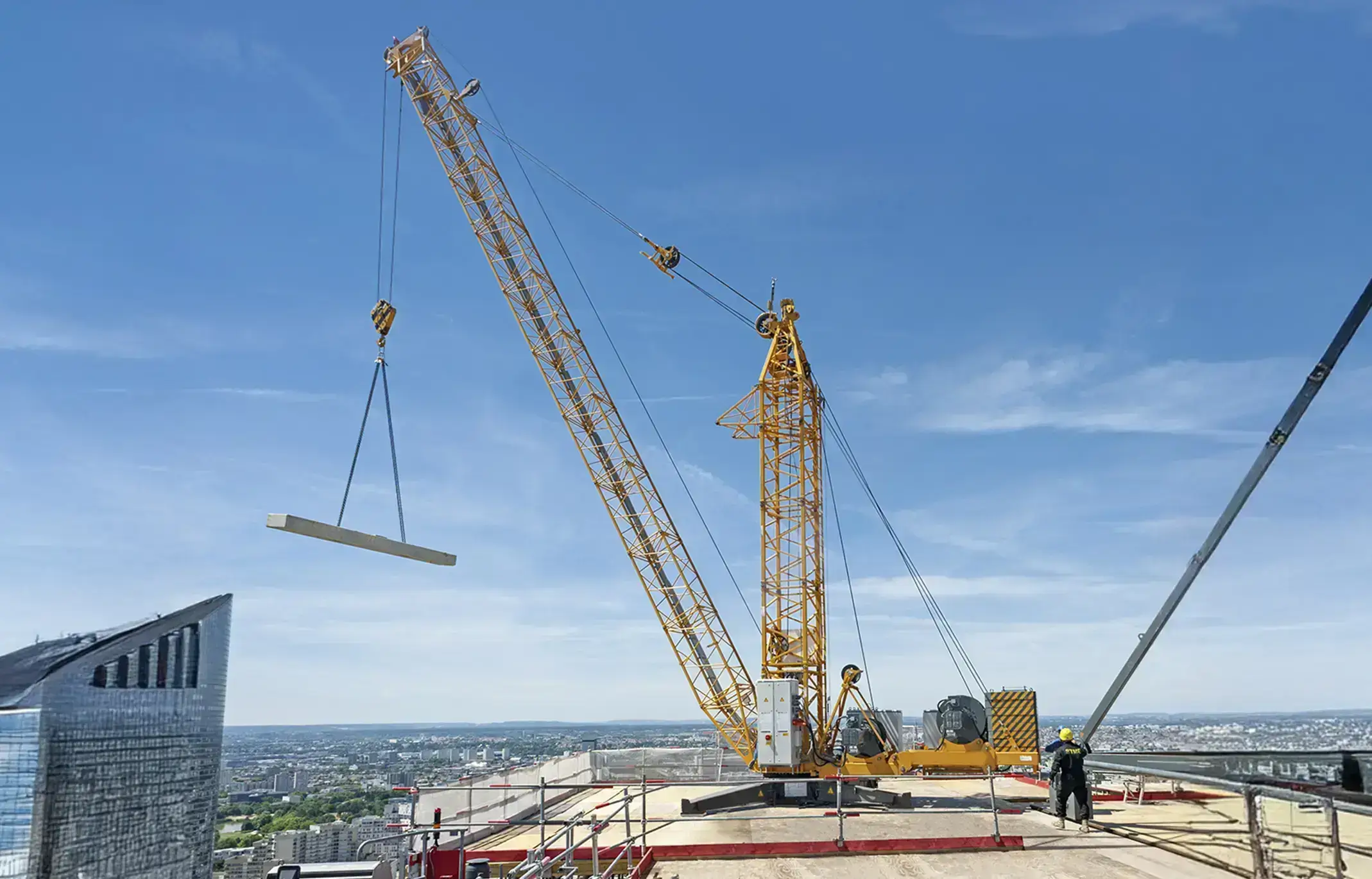 5 safety musts for rooftop crane lifting